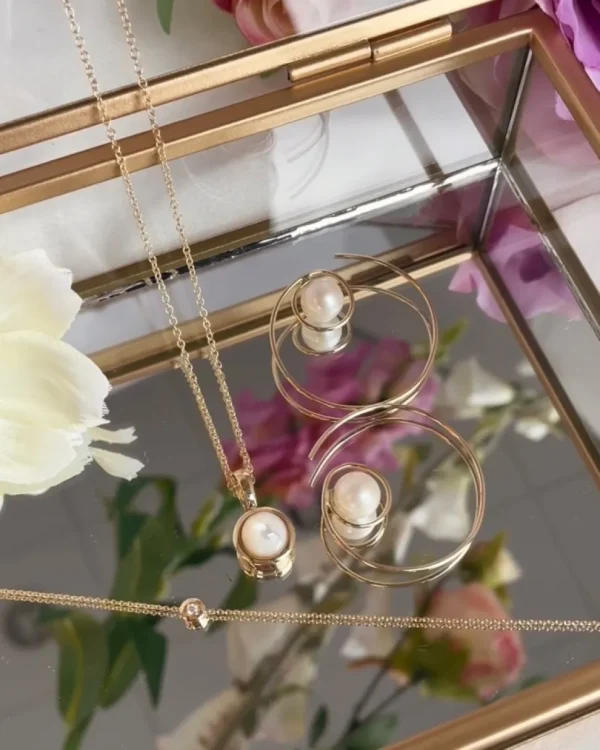 Collier geelgoud parelmoer