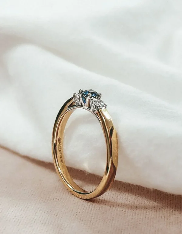 Ring bicolor briljant + saffier